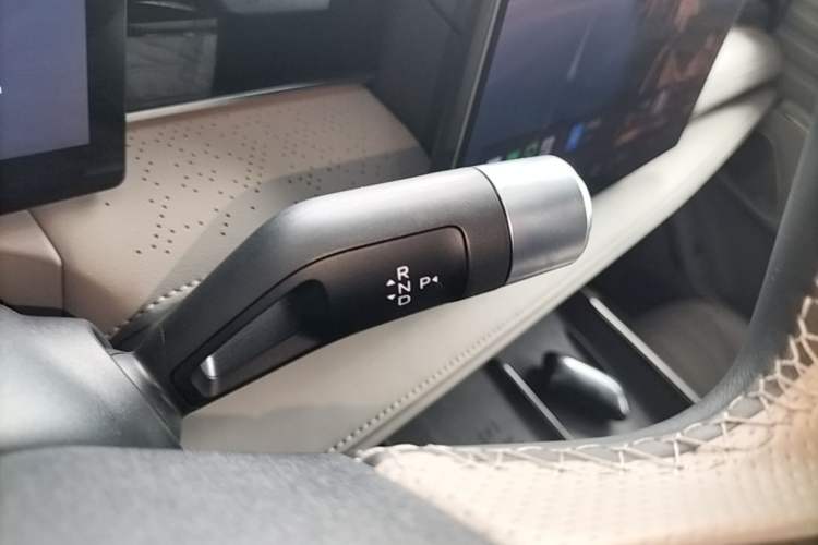 Used Geely Galaxy 8 2025 130km EM-P Starship Edition Gear Lever
