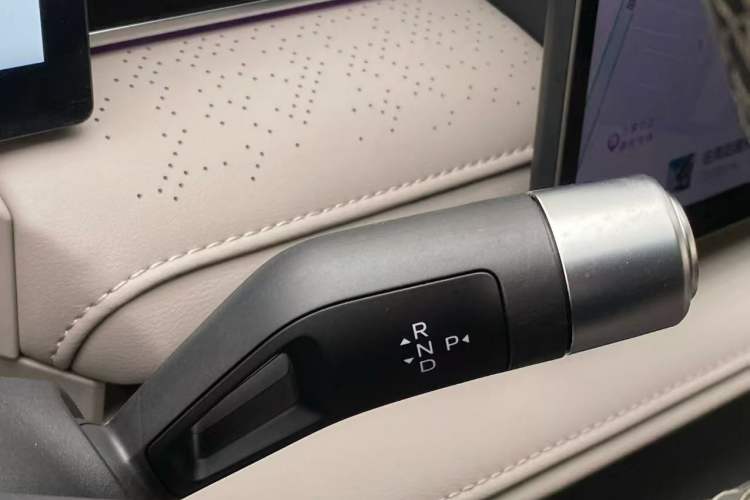 Used Geely Galaxy 8 2025 130km EM-P Starship Edition Gear Lever