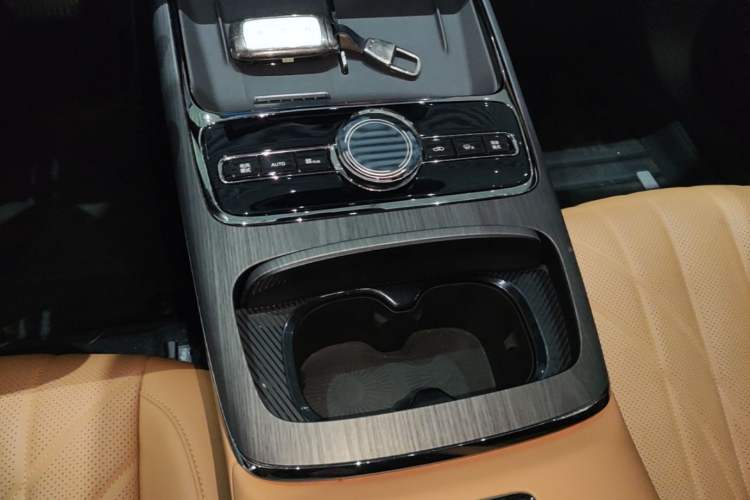 Used Geely Galaxy 8 2025 130km EM-i Flagship Edition Gear Lever