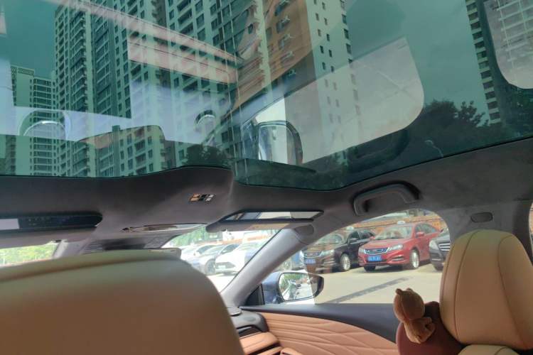 Used Geely Galaxy 8 2025 130km EM-i Flagship Edition Headliner