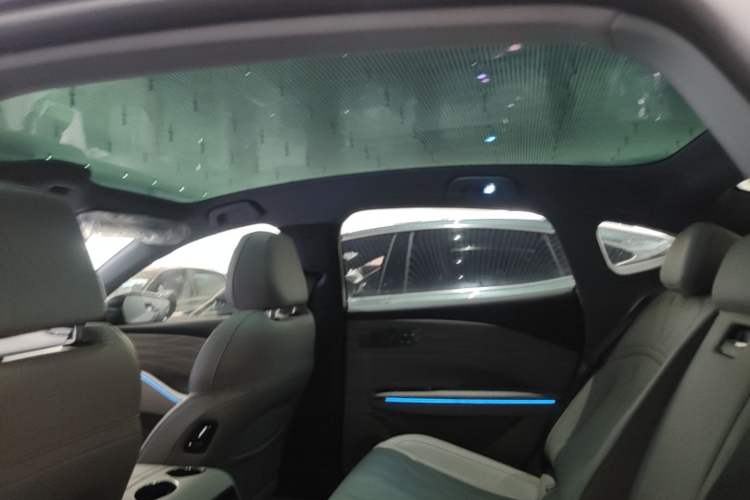 Used Geely Galaxy 8 2025 130km EM-i Deluxe Edition Headliner