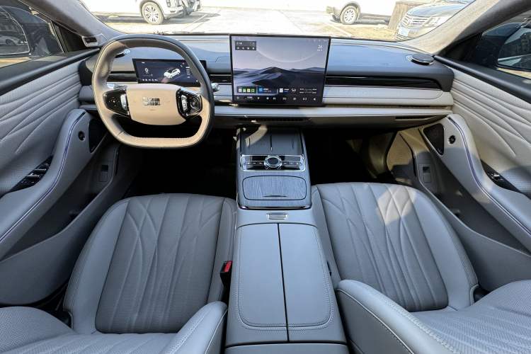 Used Geely Galaxy 8 2025 130km EM-P Exploration Edition Interior 1