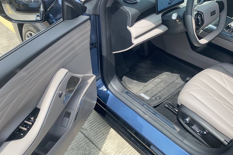 Used Geely Galaxy 8 2025 130km EM-i Flagship Edition Interior 1