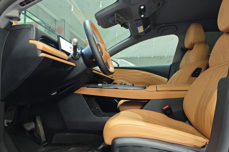 Used Geely Galaxy 8 2025 130km EM-i Flagship Edition Interior 1