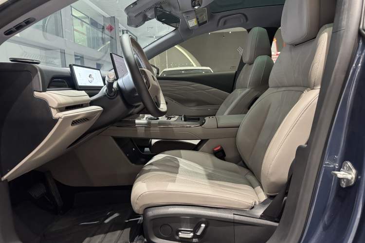 Used Geely Galaxy 8 2025 130km EM-i Deluxe Edition Interior 1