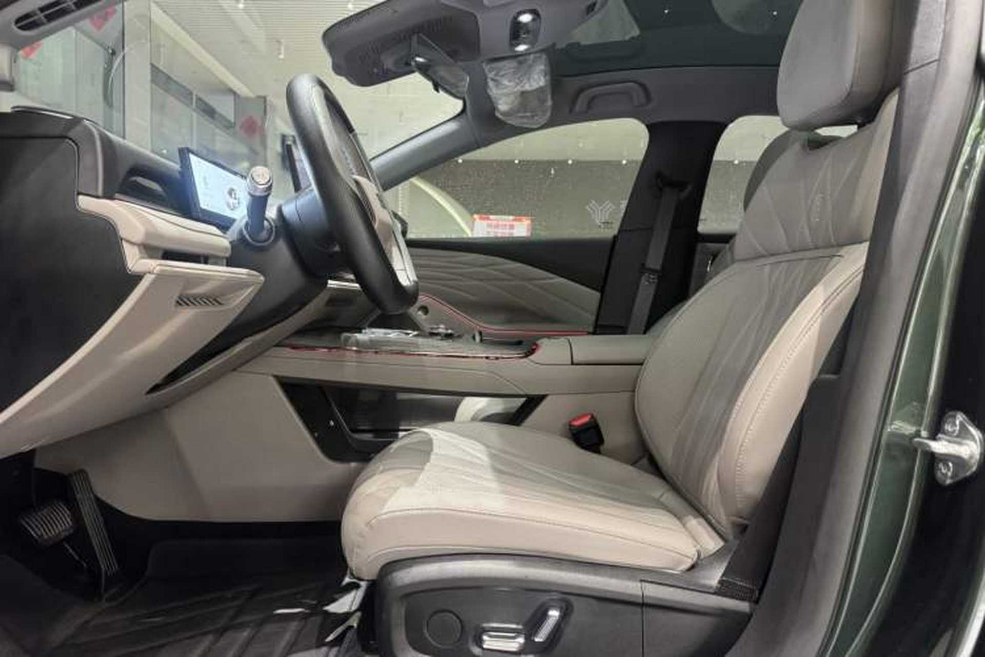 Used Geely Galaxy 8 2025 130km EM-i Deluxe Edition Interior 1