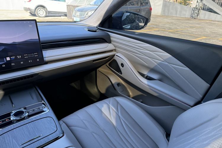 Used Geely Galaxy 8 2025 130km EM-P Exploration Edition Interior 10