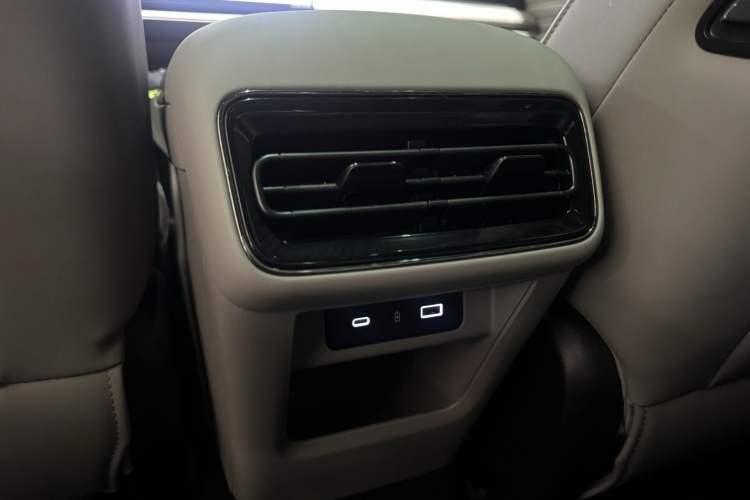 Used Geely Galaxy 8 2025 130km EM-i Deluxe Edition Interior 11