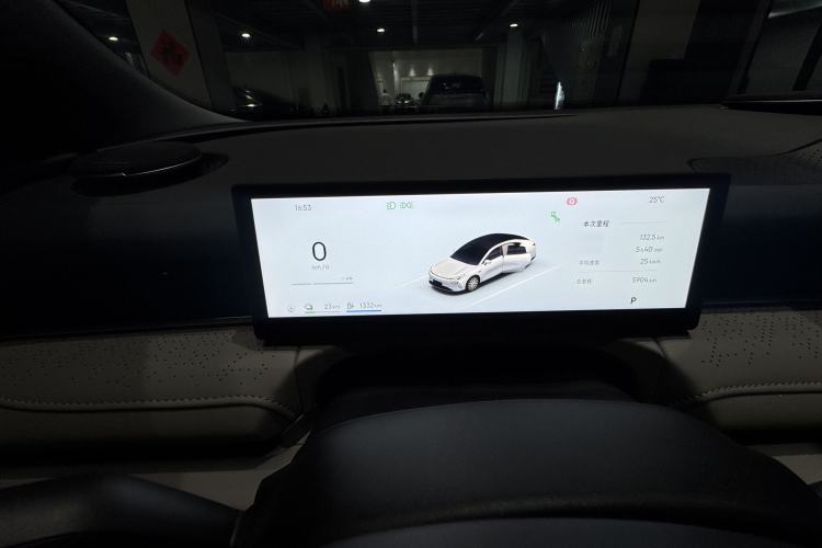 Used Geely Galaxy 8 2025 130km EM-i Deluxe Edition Interior 12