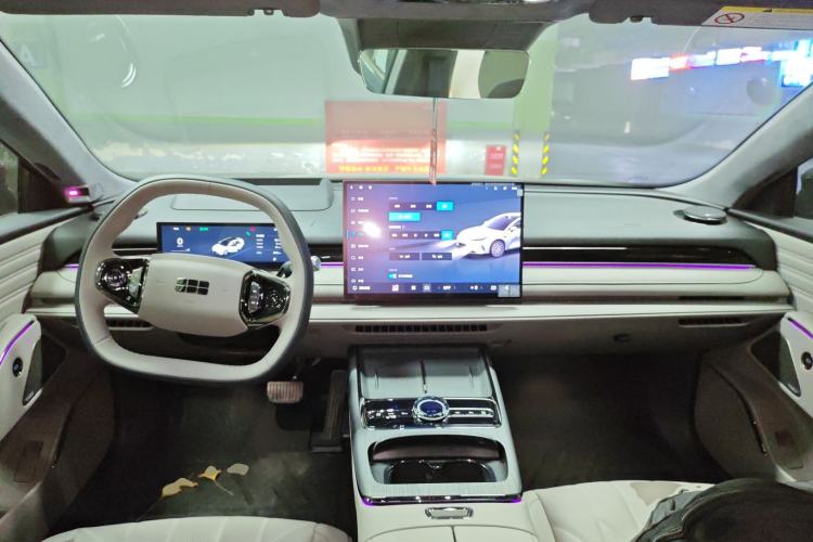 Used Geely Galaxy 8 2025 130km EM-P Starship Edition Interior 2