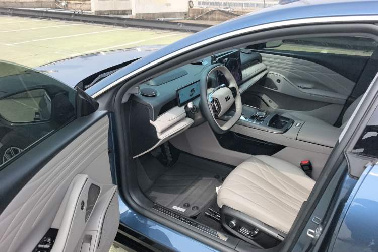 Used Geely Galaxy 8 2025 130km EM-P Starship Edition Interior 2