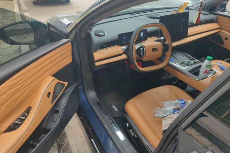 Used Geely Galaxy 8 2025 130km EM-P Exploration Edition Interior 3