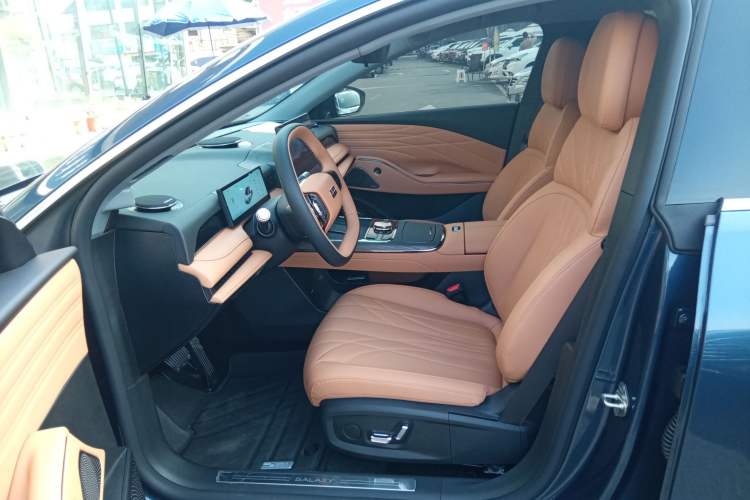 Used Geely Galaxy 8 2025 130km EM-i Prestige Edition Interior 3