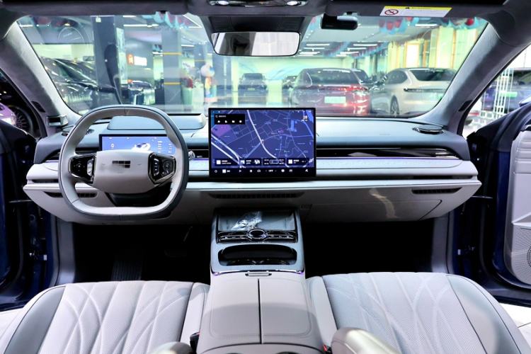 Used Geely Galaxy 8 2025 130km EM-i Flagship Edition Interior 3