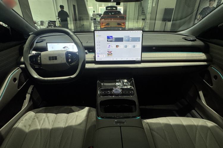 Used Geely Galaxy 8 2025 130km EM-i Deluxe Edition Interior 3