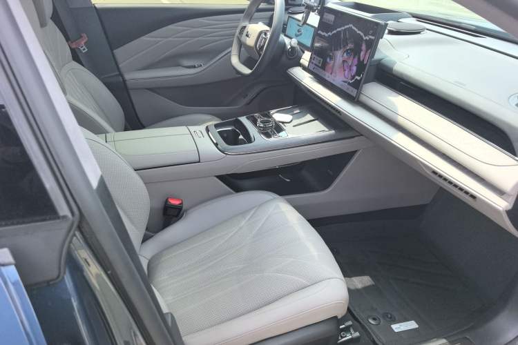 Used Geely Galaxy 8 2025 130km EM-P Starship Edition Interior 4