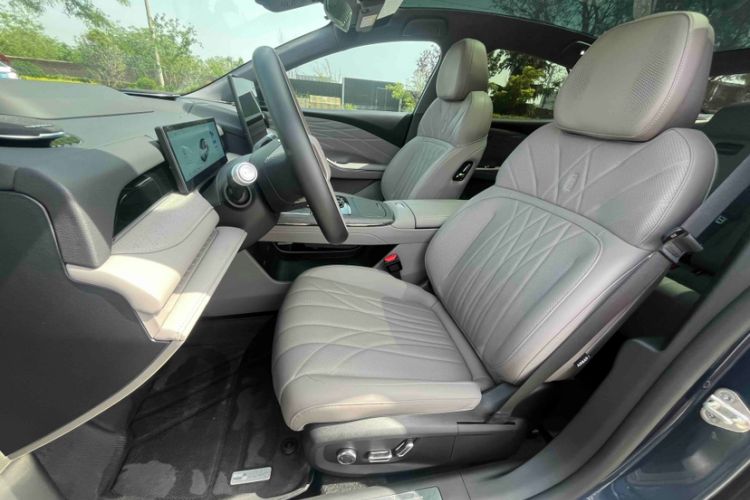 Used Geely Galaxy 8 2025 130km EM-P Starship Edition Interior 5
