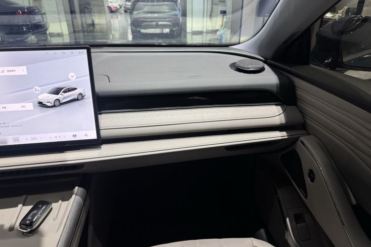 Used Geely Galaxy 8 2025 130km EM-i Deluxe Edition Interior 5