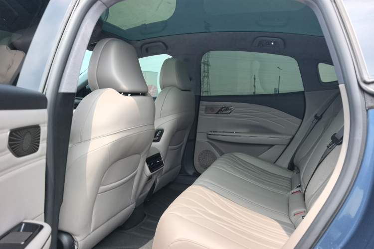 Used Geely Galaxy 8 2025 130km EM-P Starship Edition Interior 5
