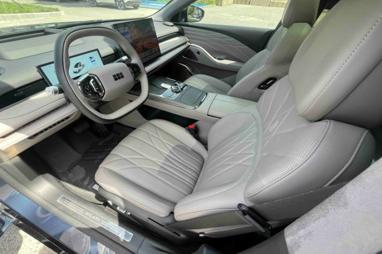 Used Geely Galaxy 8 2025 130km EM-P Starship Edition Interior 6