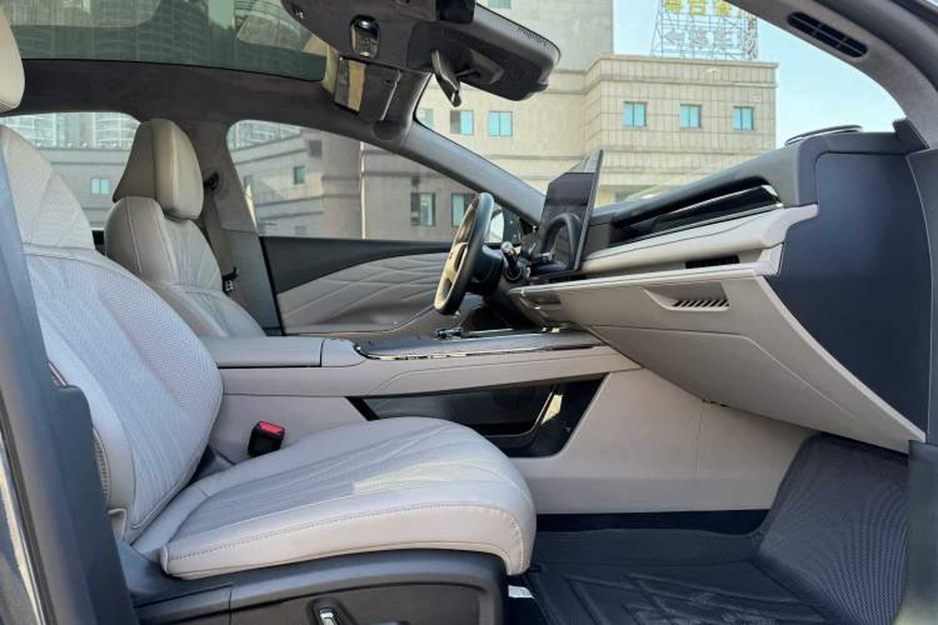 Used Geely Galaxy 8 2025 130km EM-P Exploration Edition Interior 6