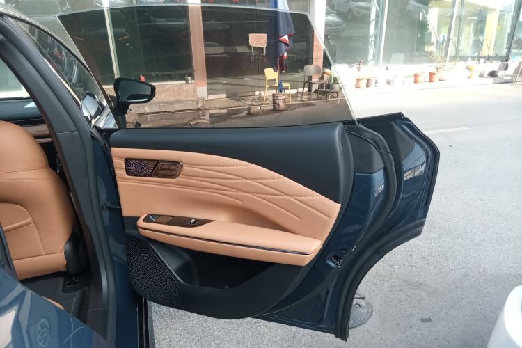 Used Geely Galaxy 8 2025 130km EM-i Prestige Edition Interior 6