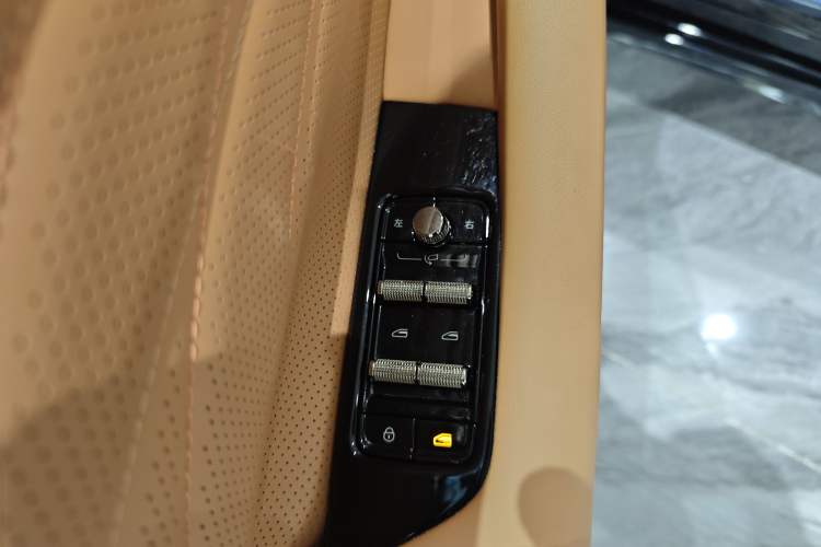 Used Geely Galaxy 8 2025 130km EM-i Flagship Edition Interior 6