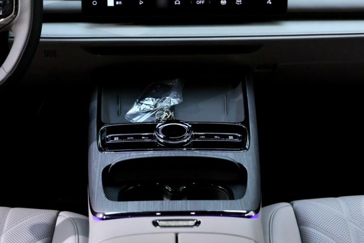Used Geely Galaxy 8 2025 130km EM-i Flagship Edition Interior 6