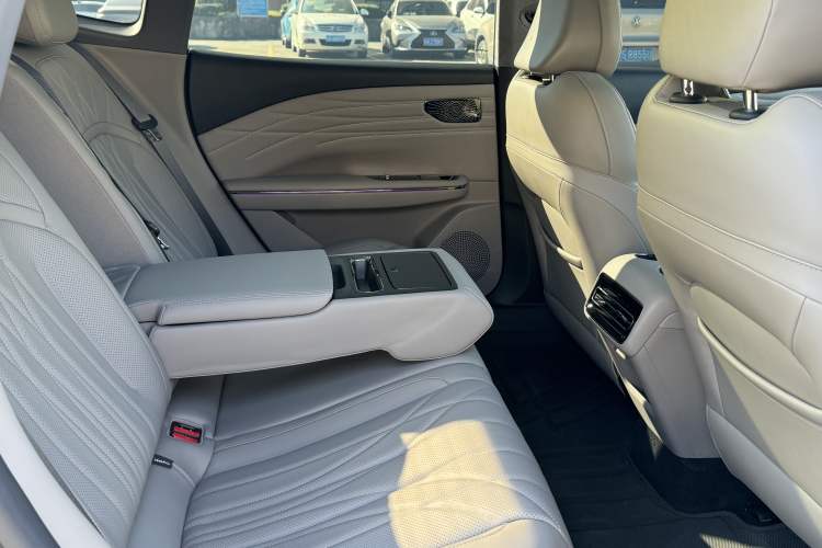 Used Geely Galaxy 8 2025 130km EM-P Exploration Edition Interior 7