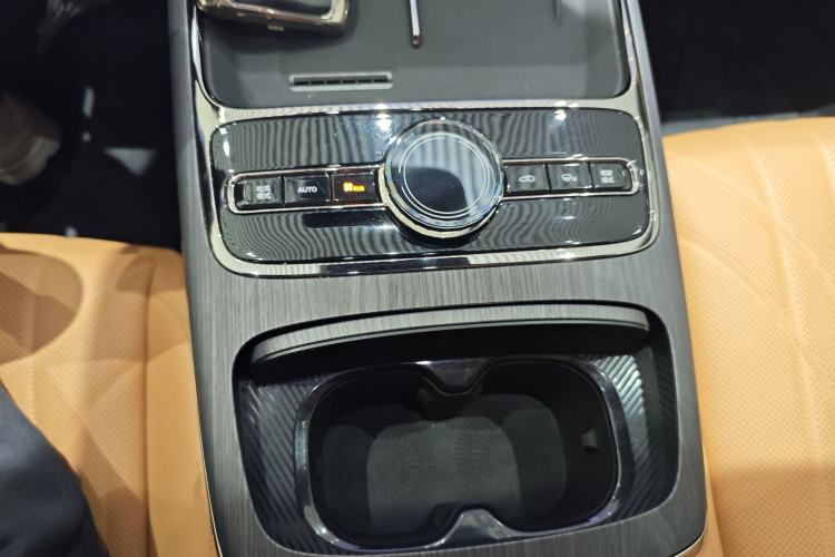 Used Geely Galaxy 8 2025 130km EM-i Flagship Edition Interior 7