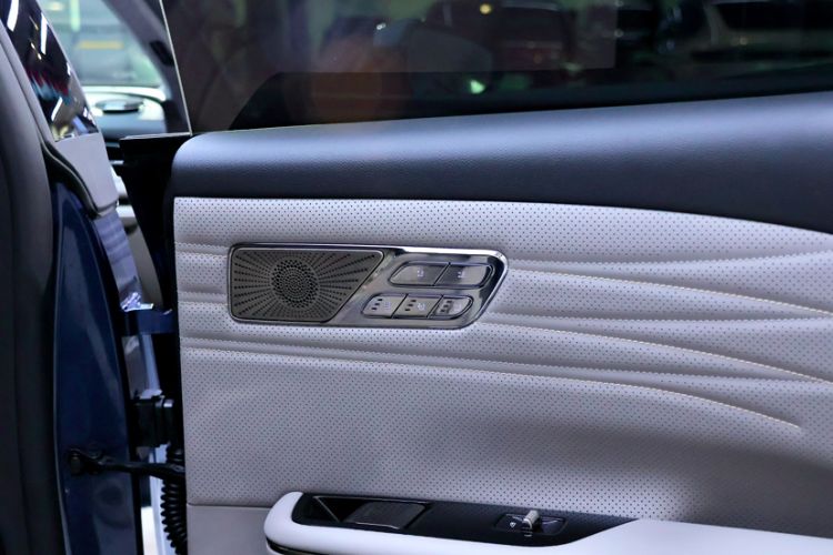 Used Geely Galaxy 8 2025 130km EM-i Flagship Edition Interior 7