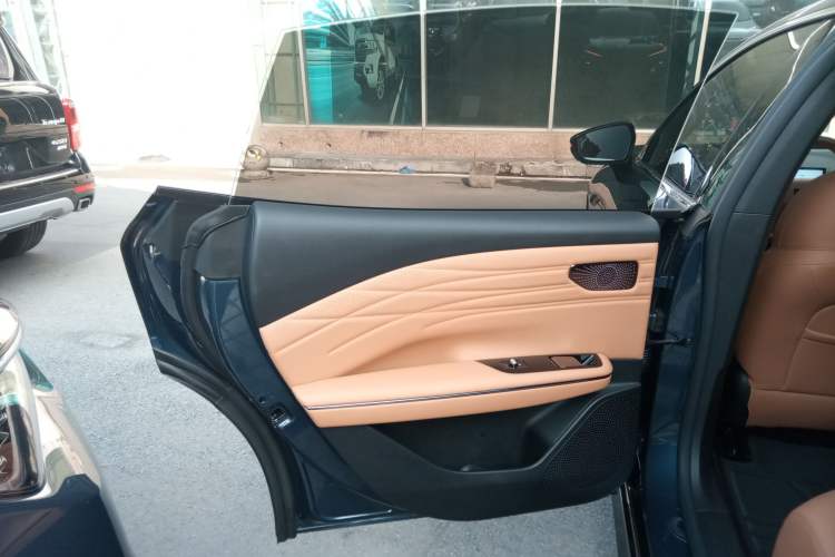 Used Geely Galaxy 8 2025 130km EM-i Prestige Edition Interior 8