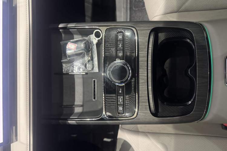 Used Geely Galaxy 8 2025 130km EM-i Deluxe Edition Interior 8