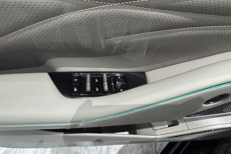 Used Geely Galaxy 8 2025 130km EM-i Deluxe Edition Interior 9