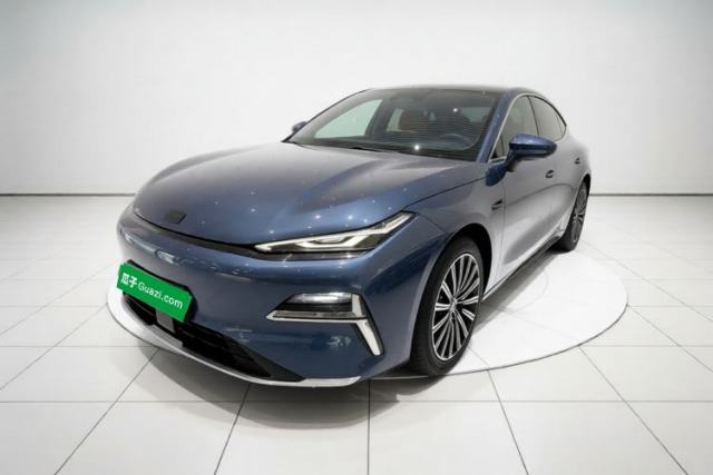 Ojetý Geely Galaxy 8 2025 130km EM-i Flagship Edition