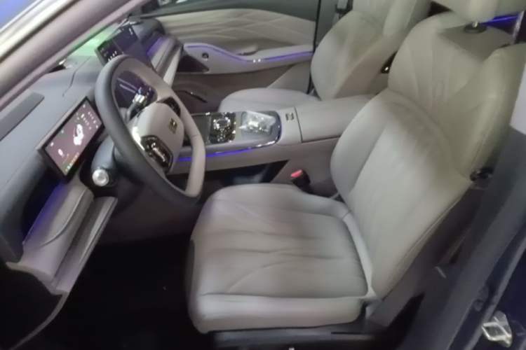 Used Geely Galaxy 8 2025 130km EM-i Flagship Edition Left Front Seat