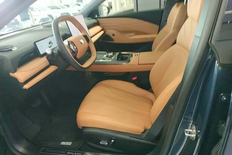 Used Geely Galaxy 8 2025 130km EM-i Prestige Edition Left Front Seat
