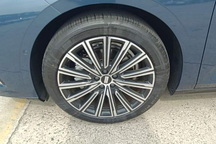 Used Geely Galaxy 8 2025 130km EM-i Flagship Edition Left Front Wheel Hub