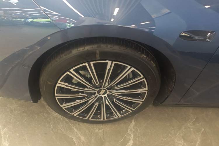Used Geely Galaxy 8 2025 130km EM-P Starship Edition Left Front Wheel Hub