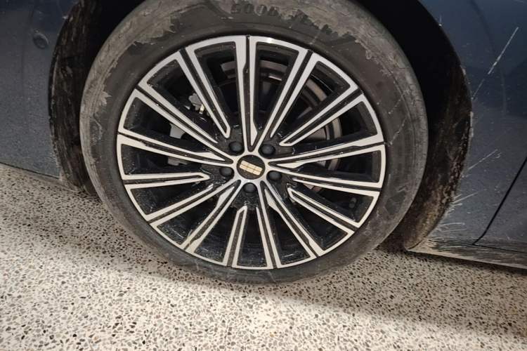 Used Geely Galaxy 8 2025 130km EM-P Starship Edition Left Front Wheel Hub