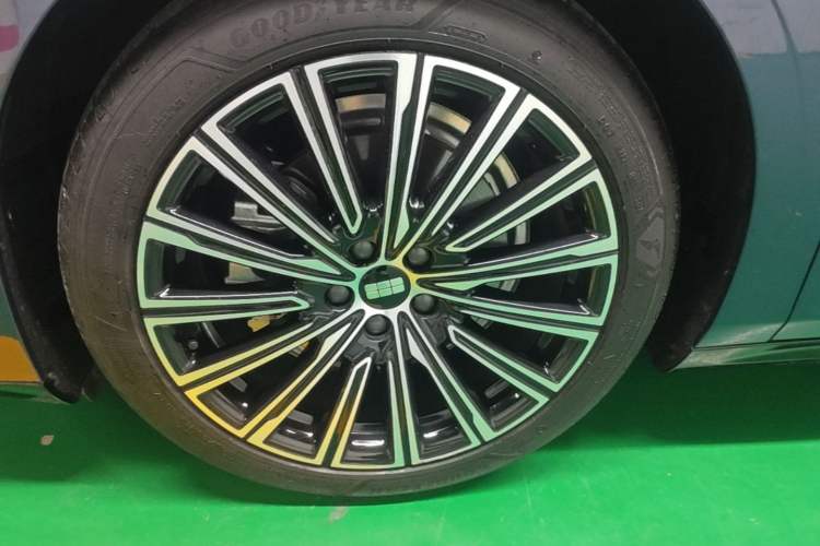 Used Geely Galaxy 8 2025 130km EM-P Starship Edition Left Front Wheel Hub