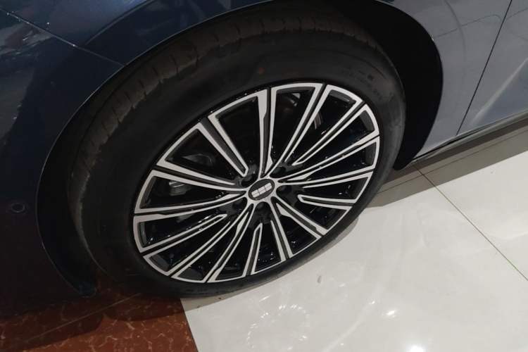 Used Geely Galaxy 8 2025 130km EM-P Starship Edition Left Front Wheel Hub