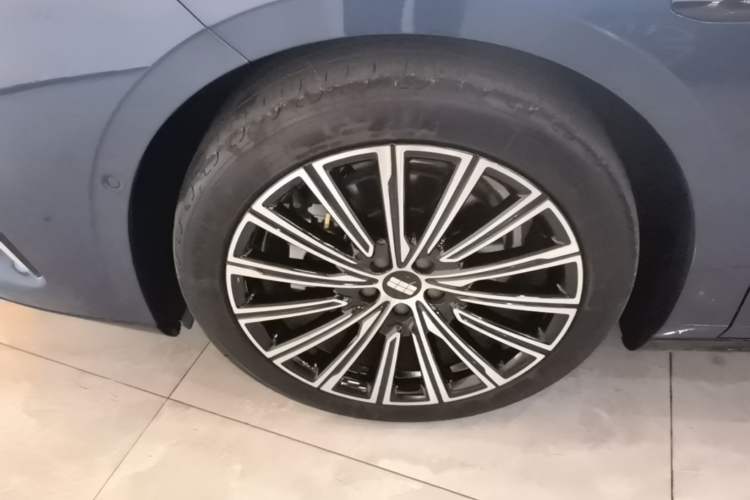 Used Geely Galaxy 8 2025 130km EM-P Starship Edition Left Front Wheel Hub