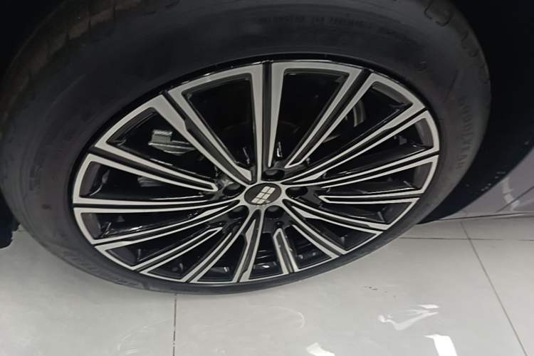Used Geely Galaxy 8 2025 130km EM-P Starship Edition Left Front Wheel Hub