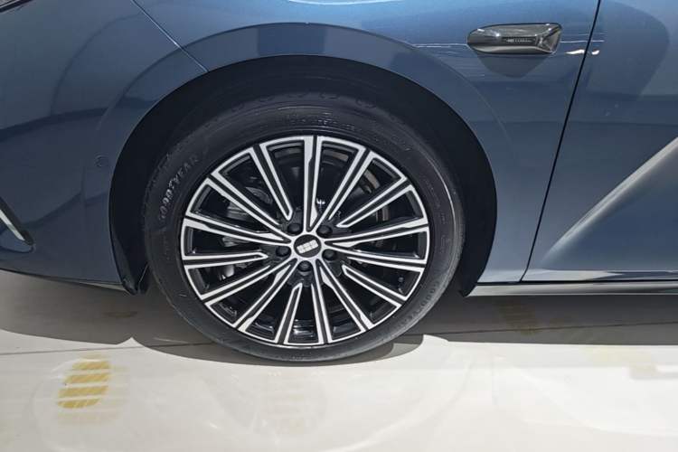 Used Geely Galaxy 8 2025 130km EM-P Starship Edition Left Front Wheel Hub