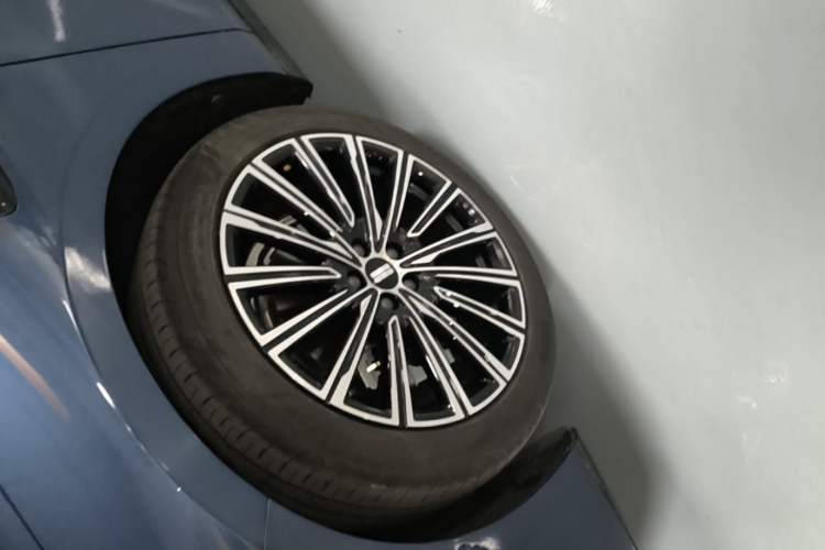 Used Geely Galaxy 8 2025 130km EM-P Starship Edition Left Front Wheel Hub