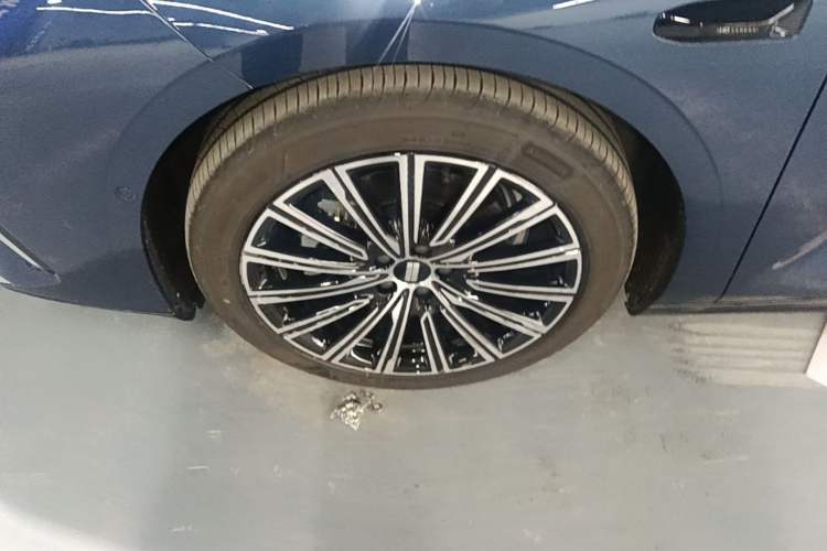 Used Geely Galaxy 8 2025 130km EM-P Exploration Edition Left Front Wheel Hub