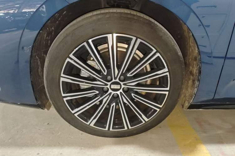 Used Geely Galaxy 8 2025 130km EM-P Starship Edition Left Front Wheel Hub