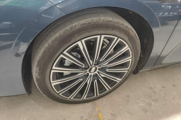 Used Geely Galaxy 8 2025 130km EM-P Starship Edition Left Front Wheel Hub