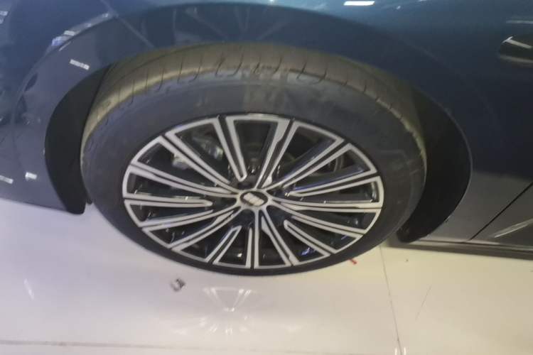 Used Geely Galaxy 8 2025 130km EM-P Starship Edition Left Front Wheel Hub